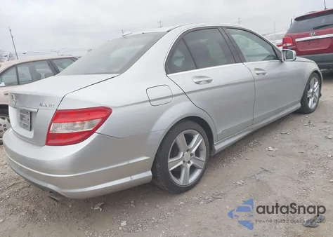 2010 Mercedes-Benz C 300 Sport 4Matic z USA, uszkodzony, nr VIN WDDGF8BB2AR088613